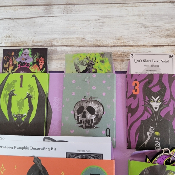 Disney Villains 13 Frights of Halloween Book Countdown to Halloween - Picture 7 of 13